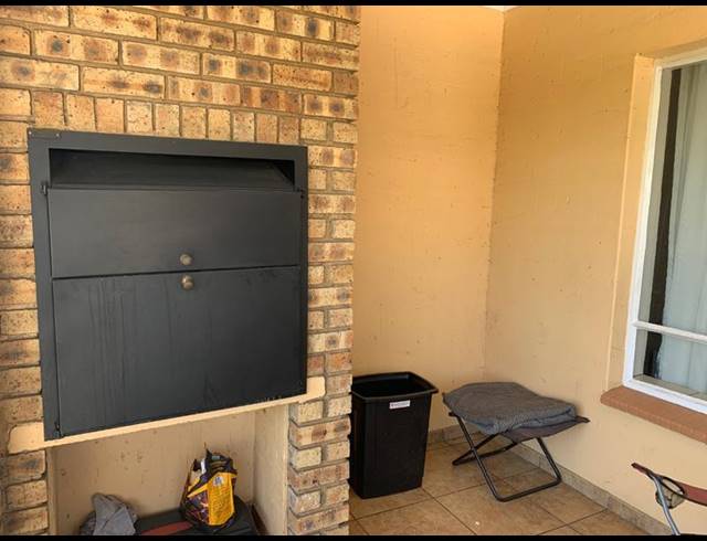 2 BEDROOM APARTMENT FOR SALE IN VANDERBIJLPARK SE 2